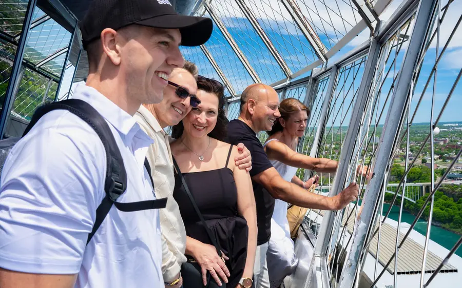 Der Blick über die Niagara Falls vom Skylon Tower