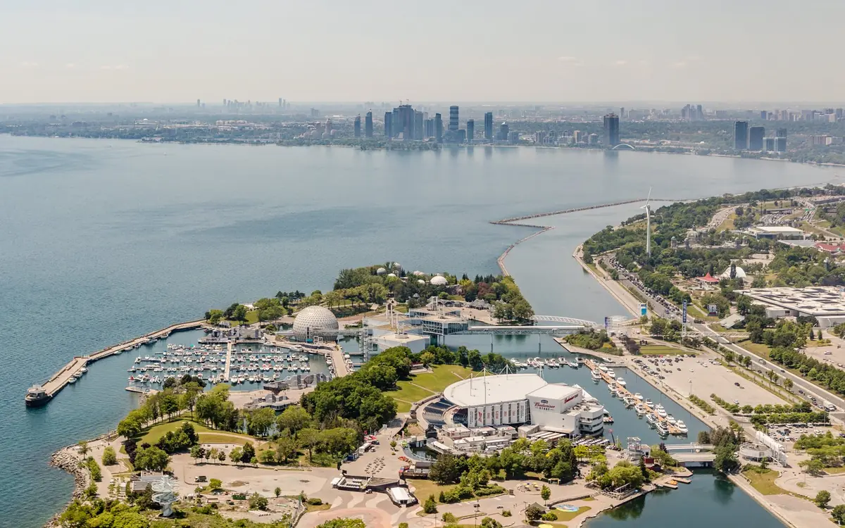 从空中俯瞰Toronto Islands与海港